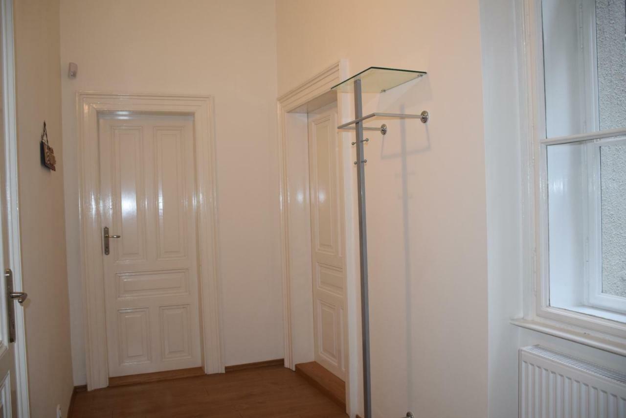 Tiva Downtown Apartments Praha Bagian luar foto