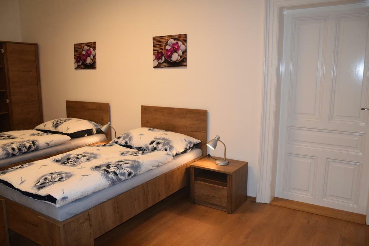 Tiva Downtown Apartments Praha Bagian luar foto