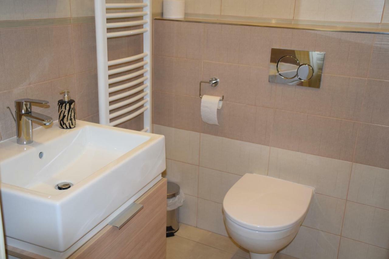 Tiva Downtown Apartments Praha Bagian luar foto