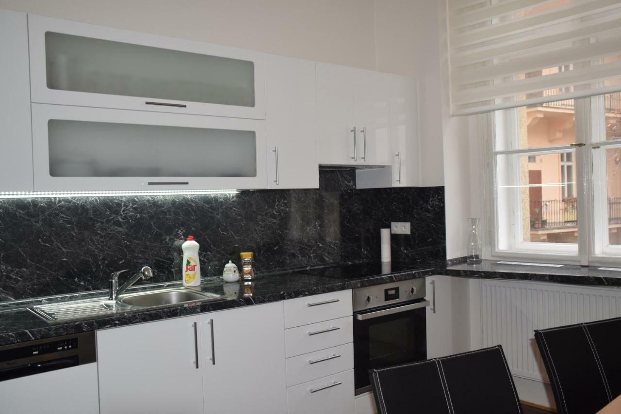 Tiva Downtown Apartments Praha Bagian luar foto