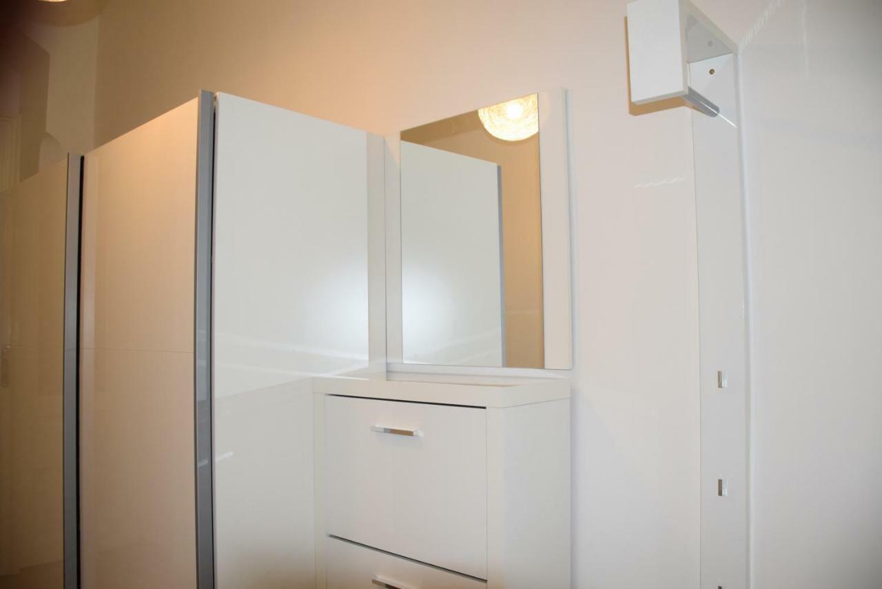 Tiva Downtown Apartments Praha Bagian luar foto