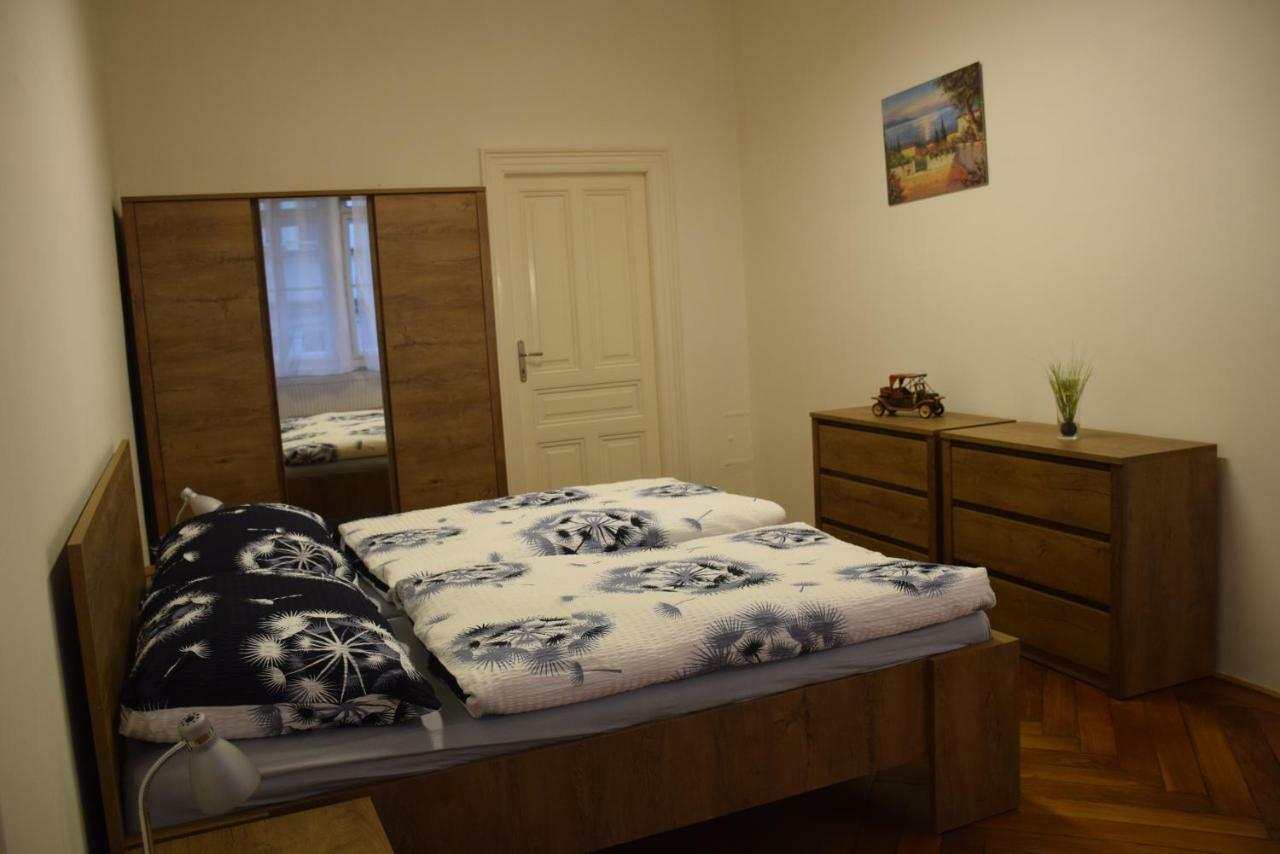 Tiva Downtown Apartments Praha Bagian luar foto